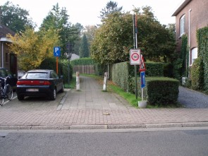 Tussen de Wouwstraat en De Ster is de trage weg degelijk onderhouden